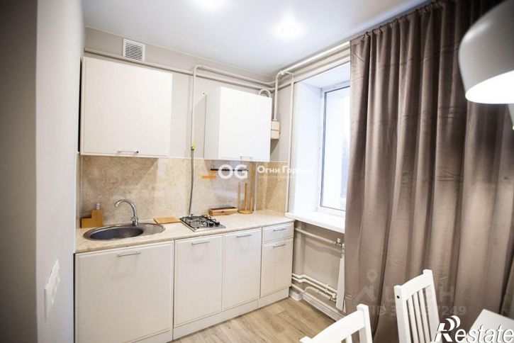 2-комн квартира пер 1-й Толстого, 1,  д. 1